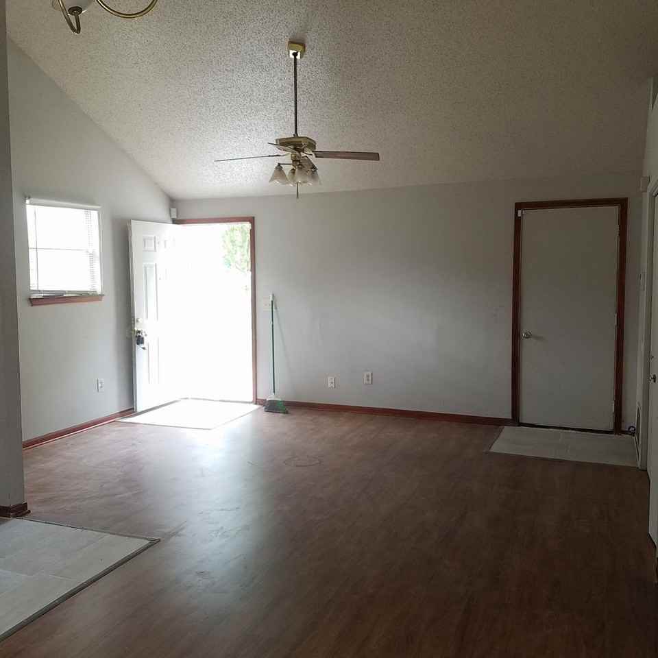 11800 Crystal Dr - Photo 2 of 26