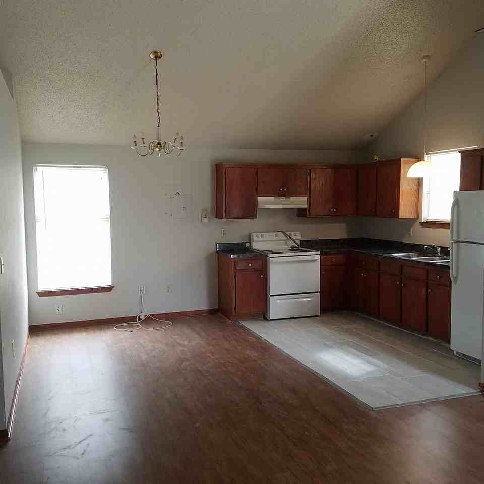 11800 Crystal Dr - Photo 3 of 26