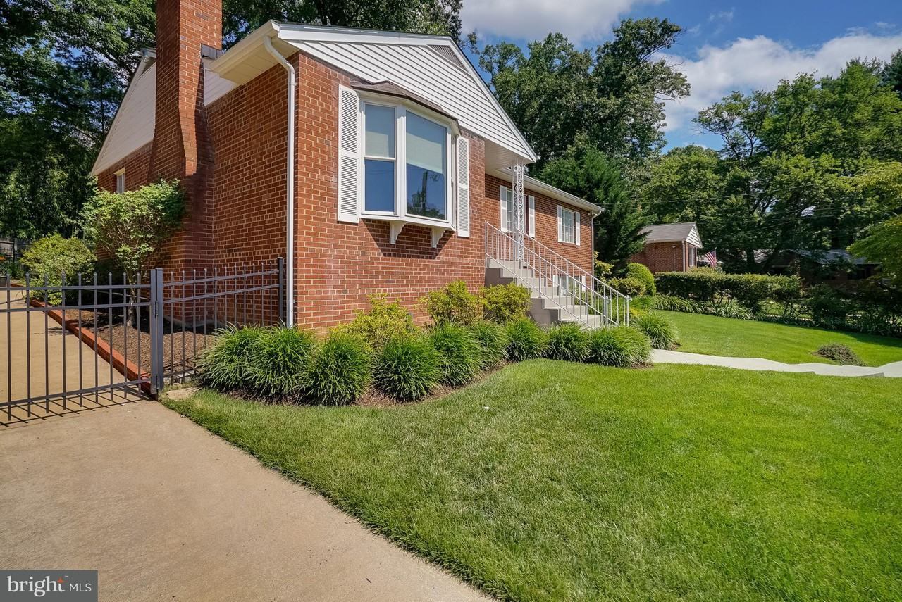 3146 Ravenwood Dr - Photo 3 of 30