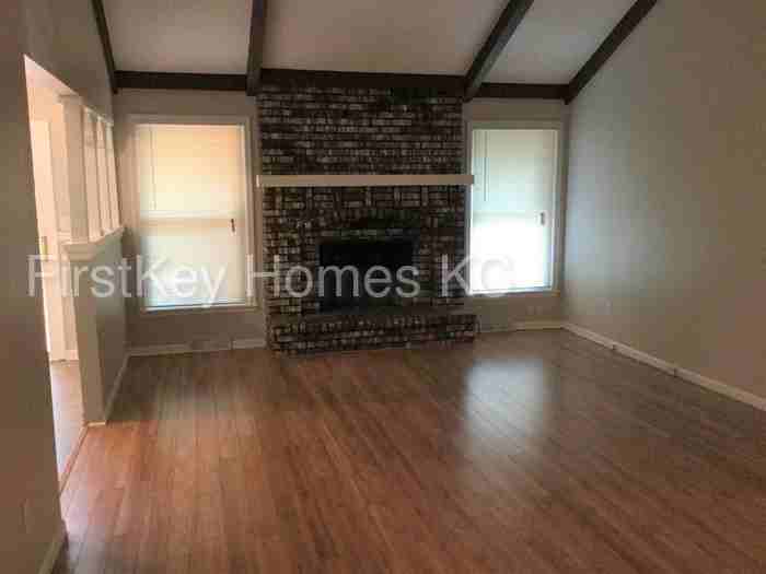 208 SW Castlerock - Photo 2 of 24