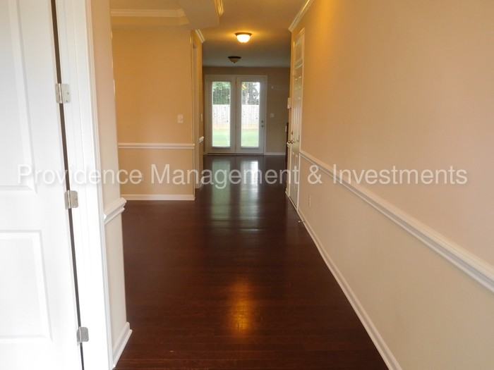 2024 Middleton Farm Dr - Photo 2 of 8