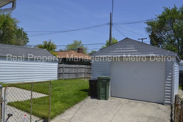 14355 Trenton Rd - Photo 2 of 27