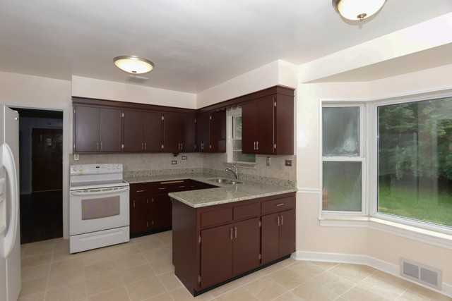 2602 Gordon Dr - Photo 3 of 10