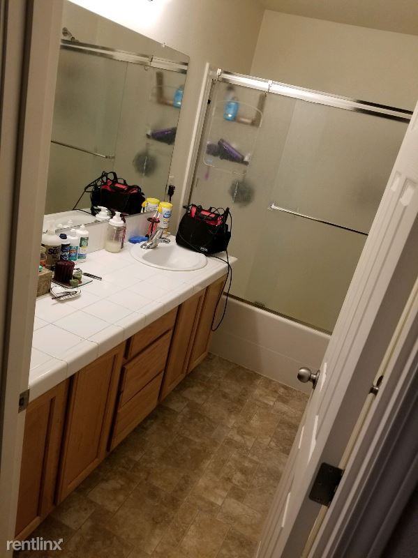 23052 NE Chinook St - Photo 2 of 13