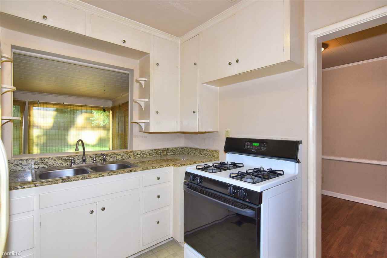 1427 S Richmond Ave - Photo 3 of 10