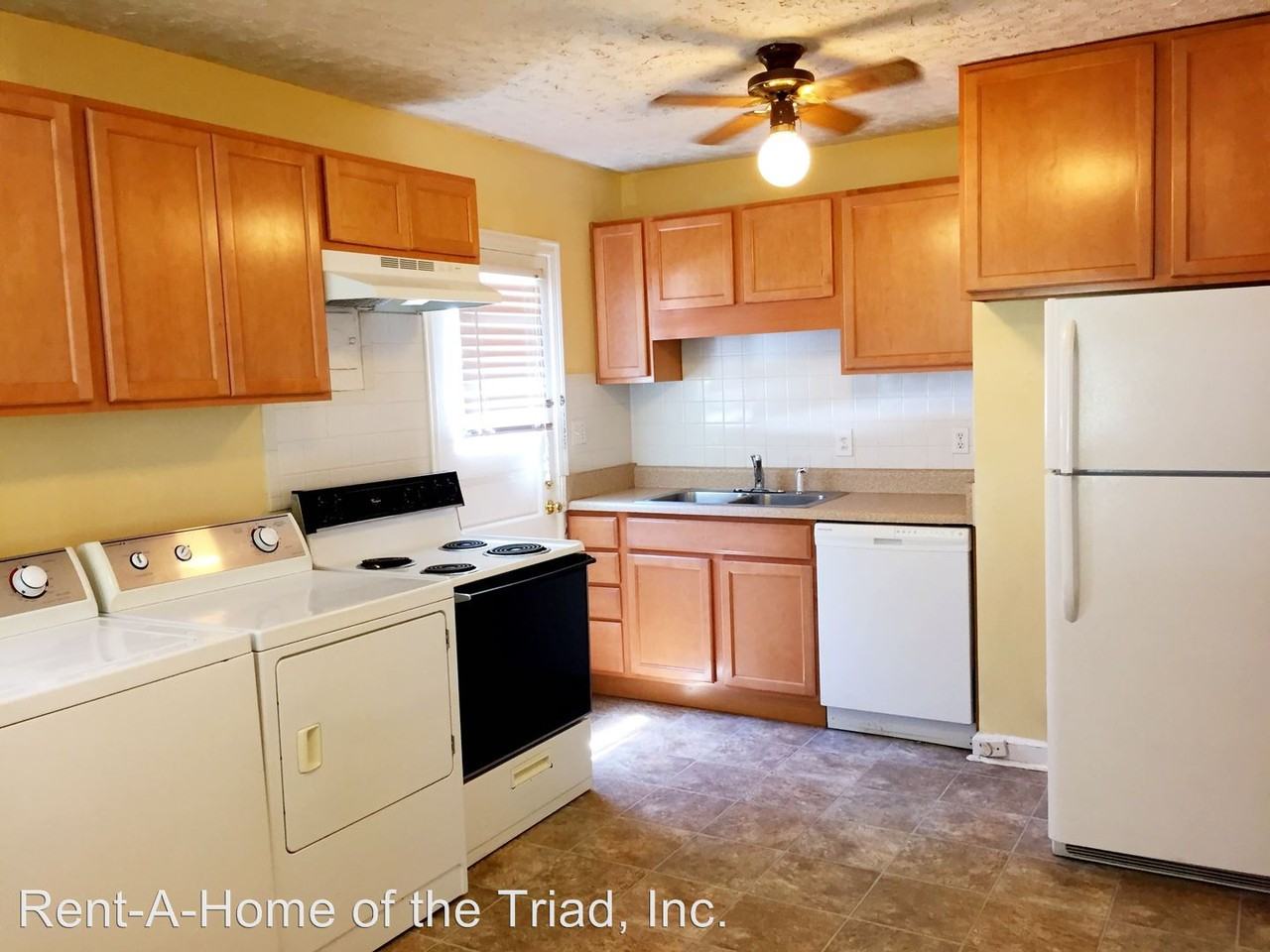 2721 Robin Hood Dr - Photo 2 of 6