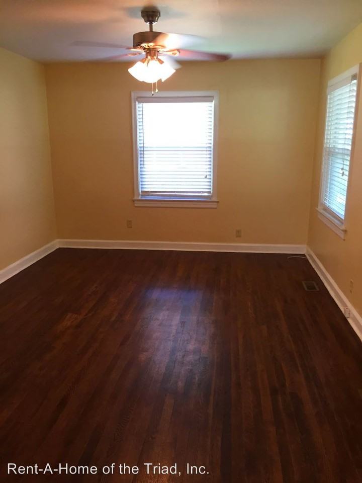 2721 Robin Hood Dr - Photo 3 of 6