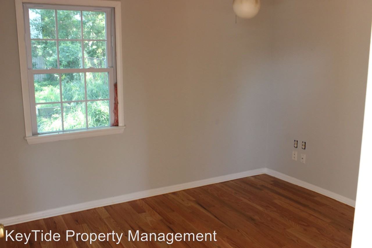 105 Evergreen Ave - Photo 3 of 6