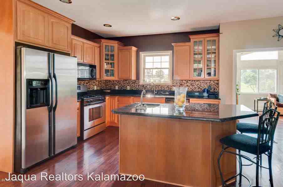 22516 Vineyard Cir - Photo 3 of 21