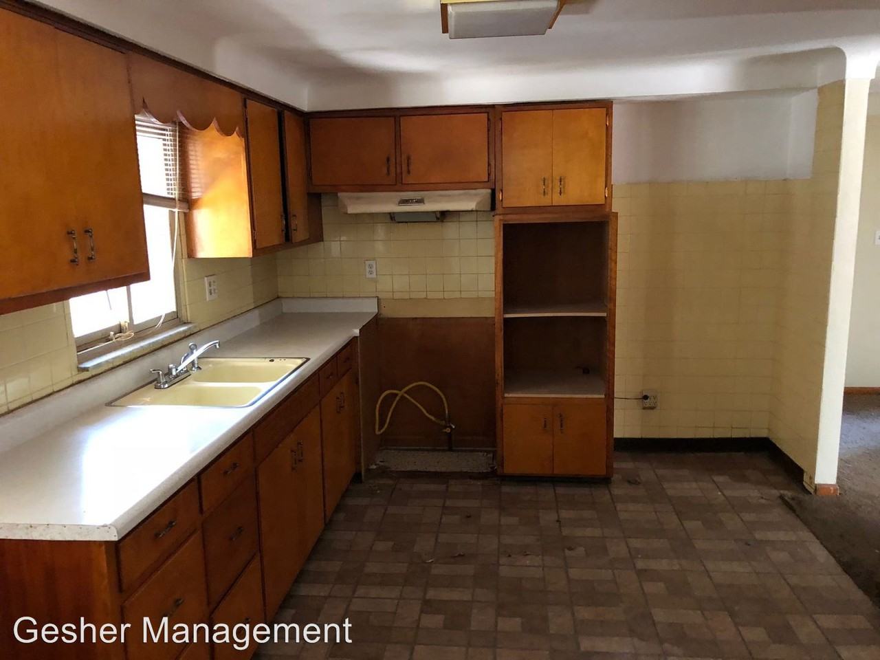 616 James St - Photo 2 of 6