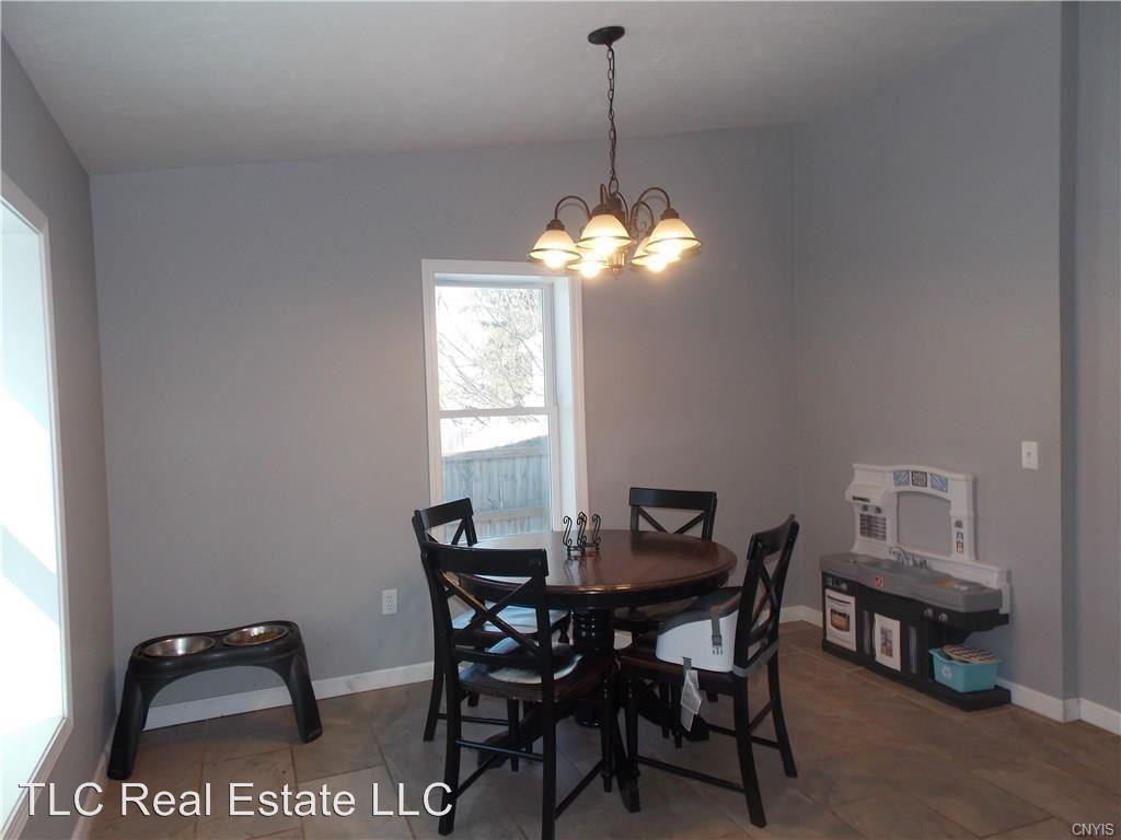 313 N Clinton St - Photo 2 of 27