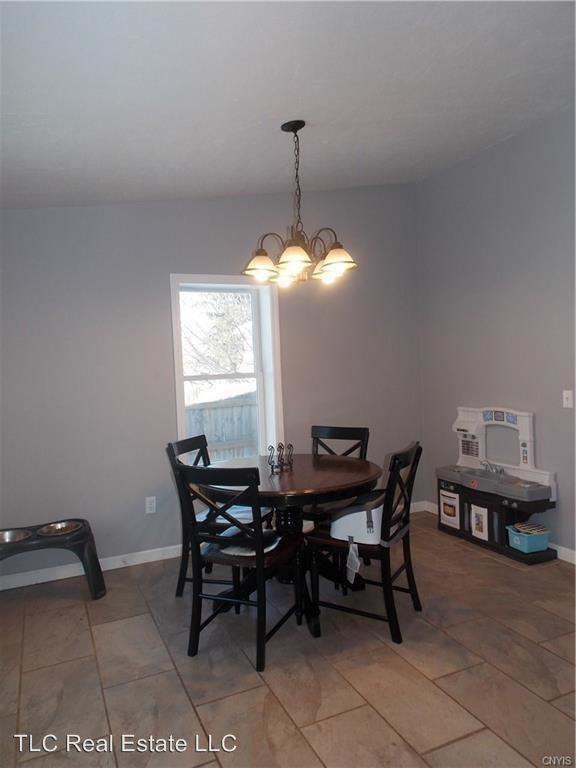 313 N Clinton St - Photo 3 of 27