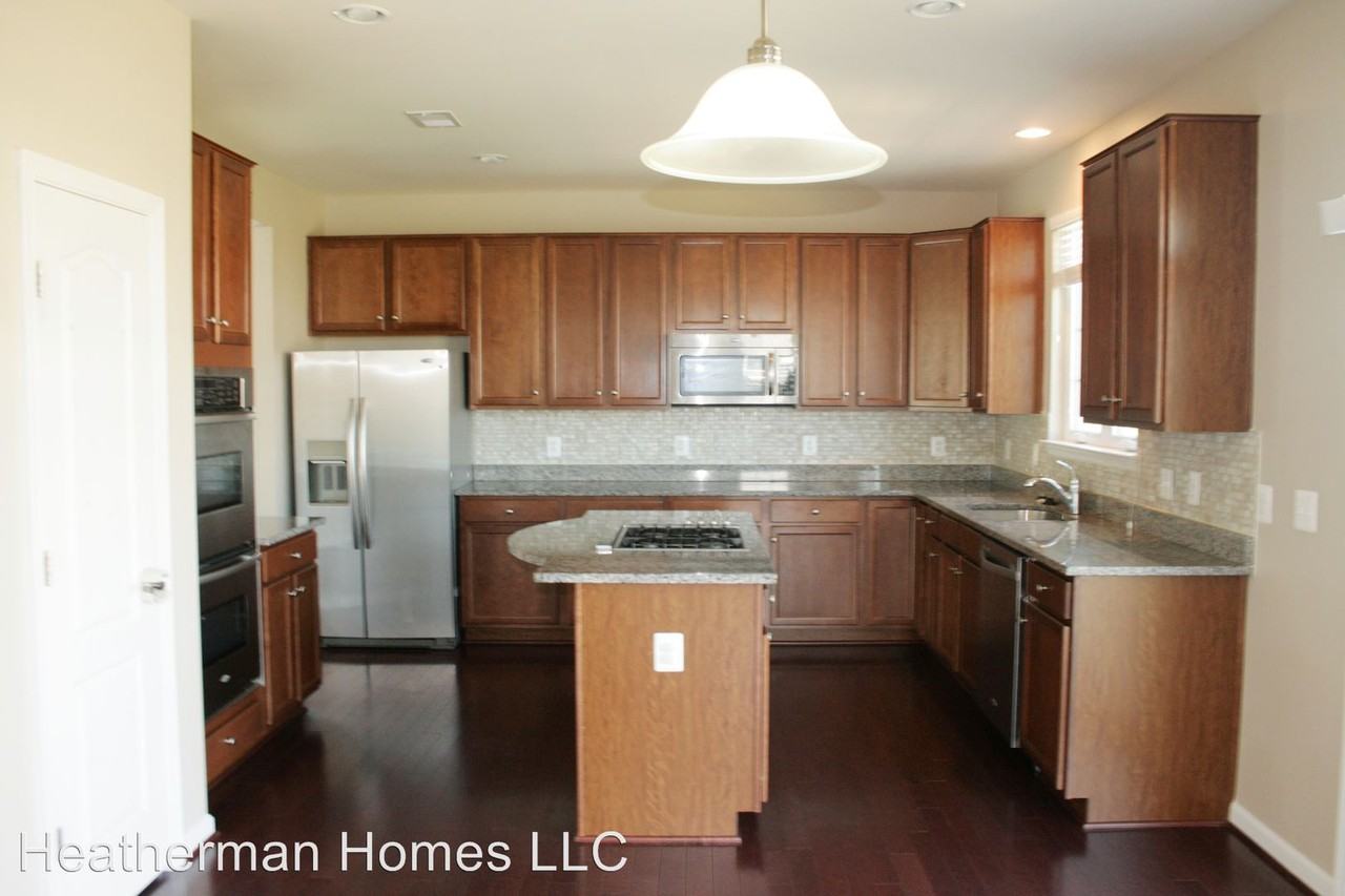 80 Royal Crescent Way - Photo 3 of 19