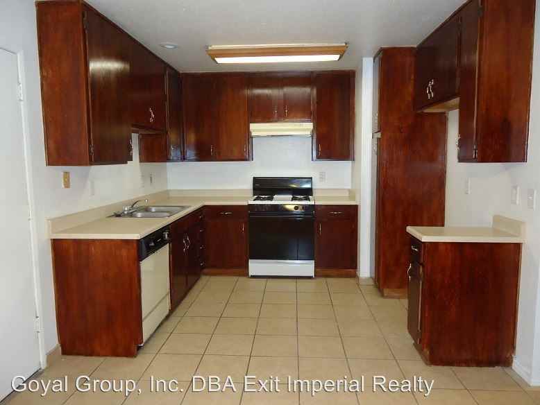 1012 Birch St - Photo 3 of 12