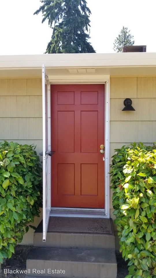 1004 Sprague St - Photo 2 of 14