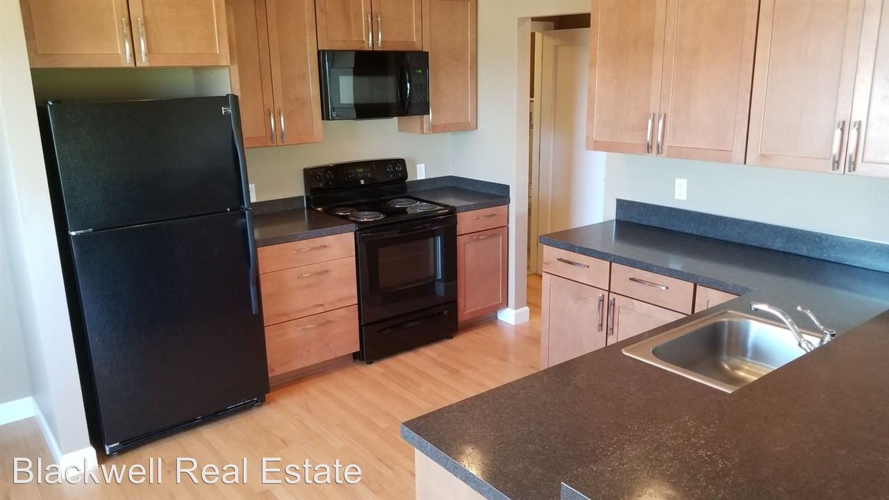 1004 Sprague St - Photo 3 of 14