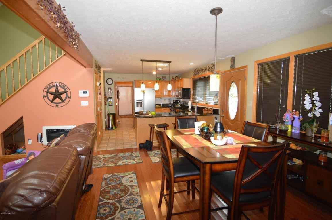 9 Denise Ct - Photo 3 of 19