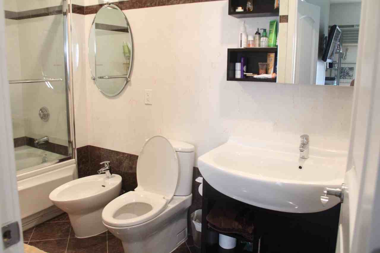 135 Sea Breeze Avenue - Photo 3 of 6