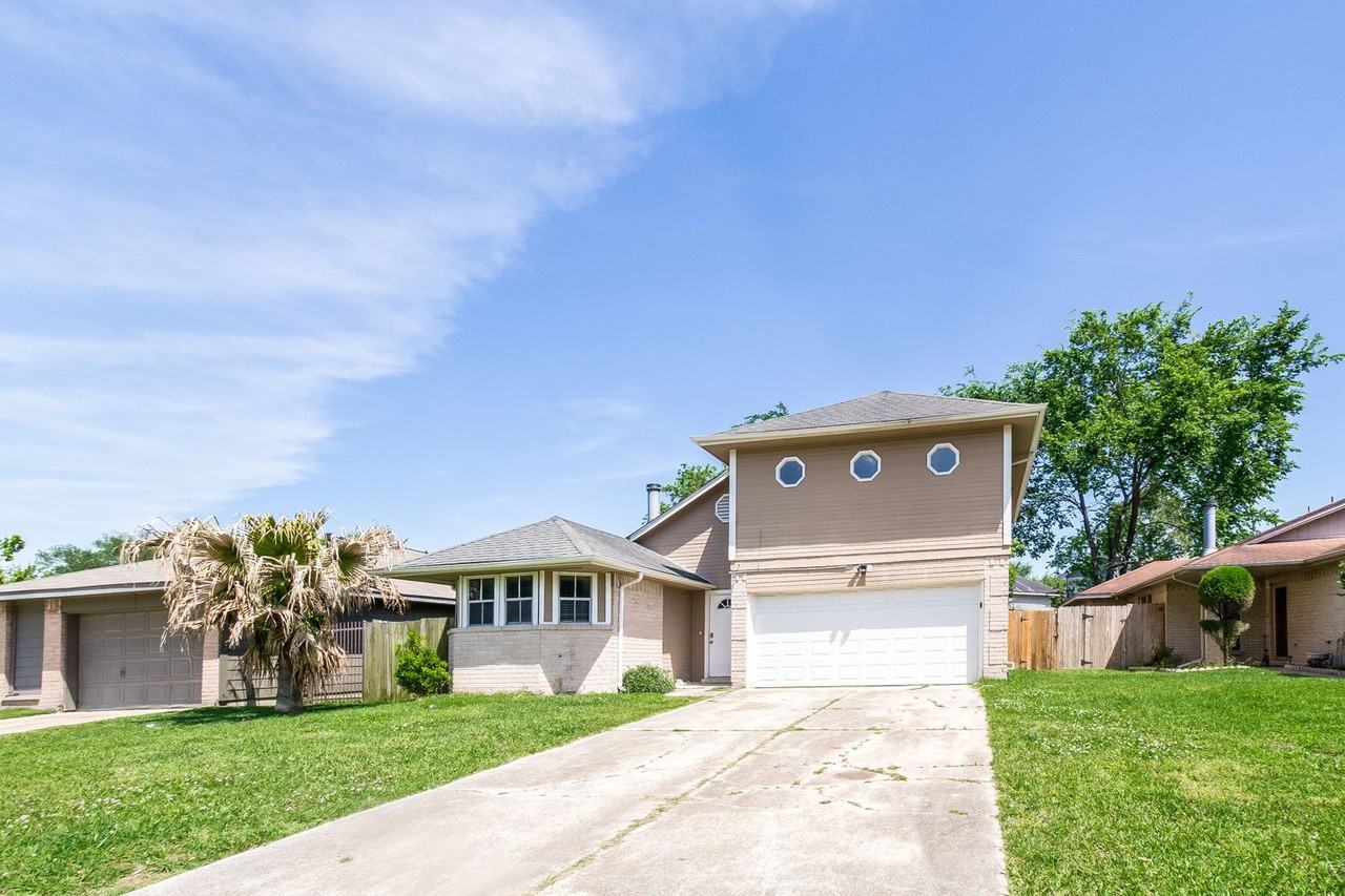 15215 Bedford Glen Drive - Photo 3 of 20