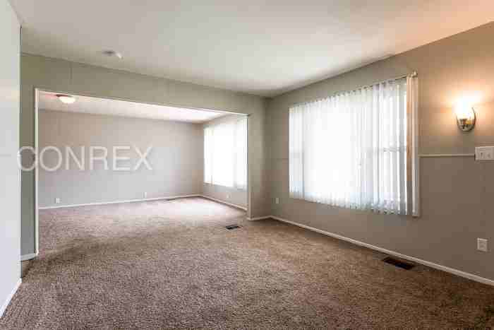569 Kristine Ln - Photo 3 of 8