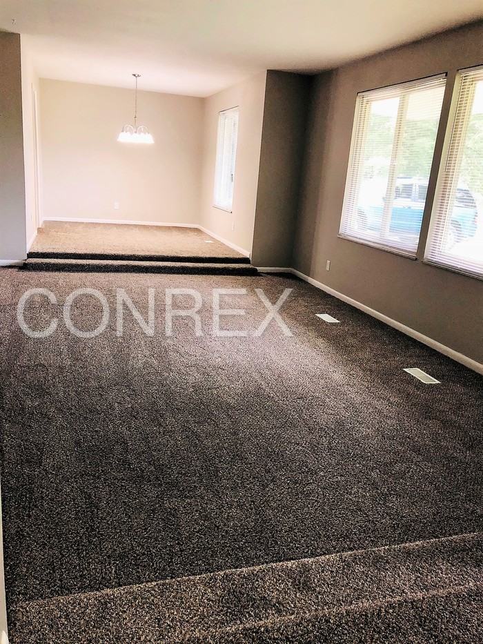 808 Creekside St - Photo 2 of 6