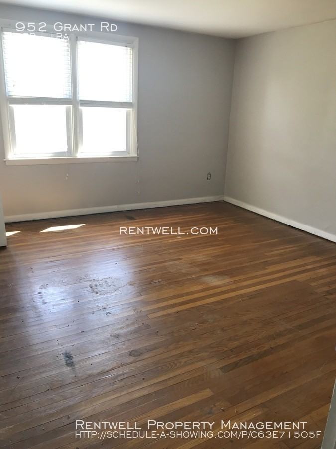 952 Grant Rd - Photo 3 of 5