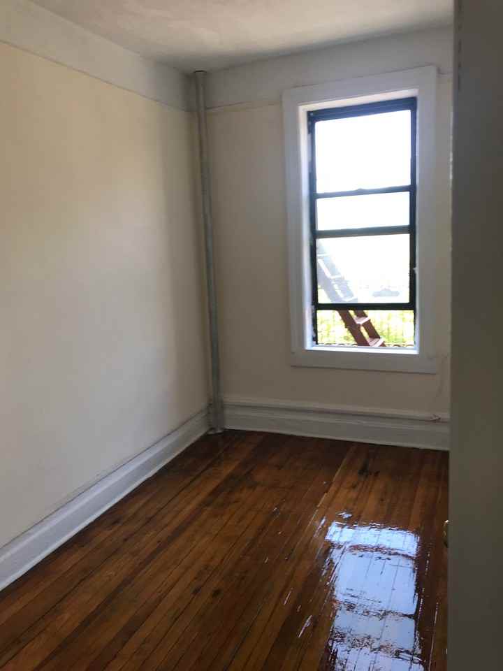 St Nicholas Ave & W 170th St #31