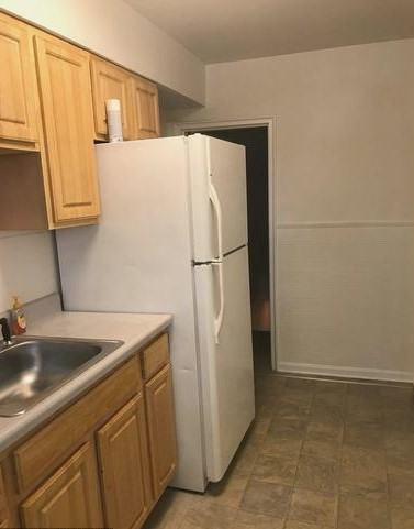 1033 Wedgewood Rd - Photo 2 of 18