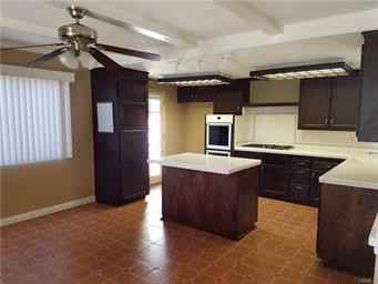 12111 Groveland Ave - Photo 3 of 18