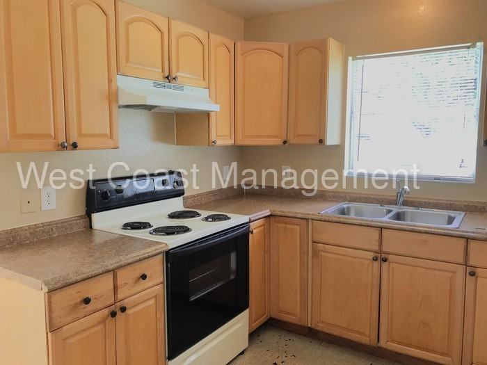 943 21st Ave S - Photo 2 of 12