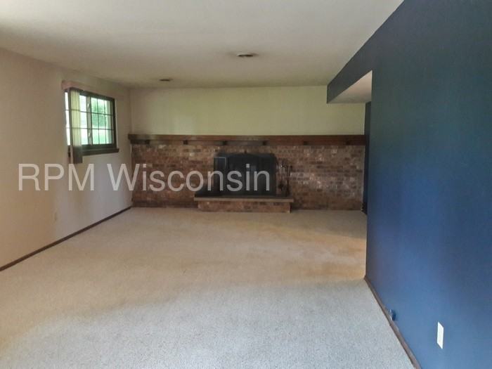 8147 S 57th St - Photo 2 of 14