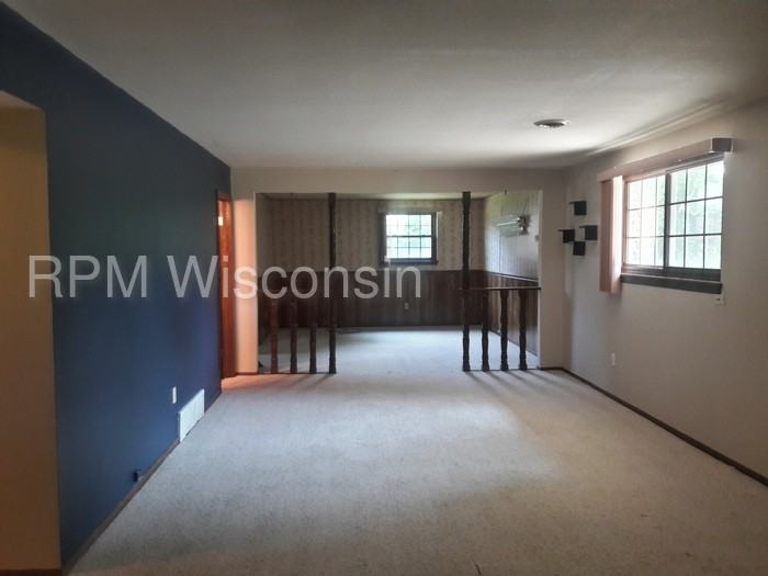 8147 S 57th St - Photo 3 of 14