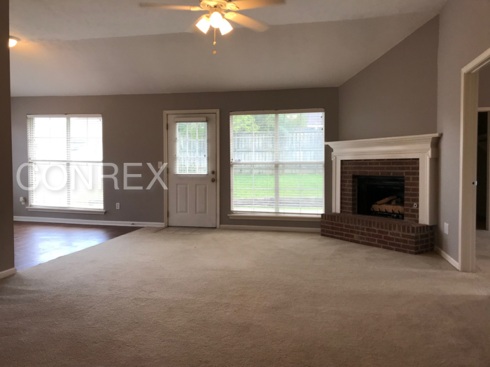 1005 Elm's Cove - Photo 3 of 12