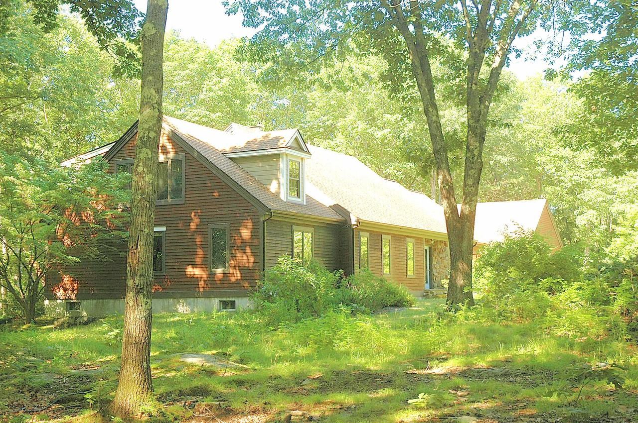 146 Durham Point Rd - Photo 2 of 29