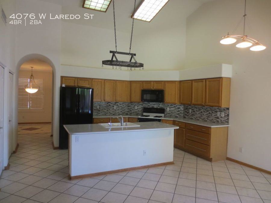 4076 W Laredo St - Photo 3 of 24