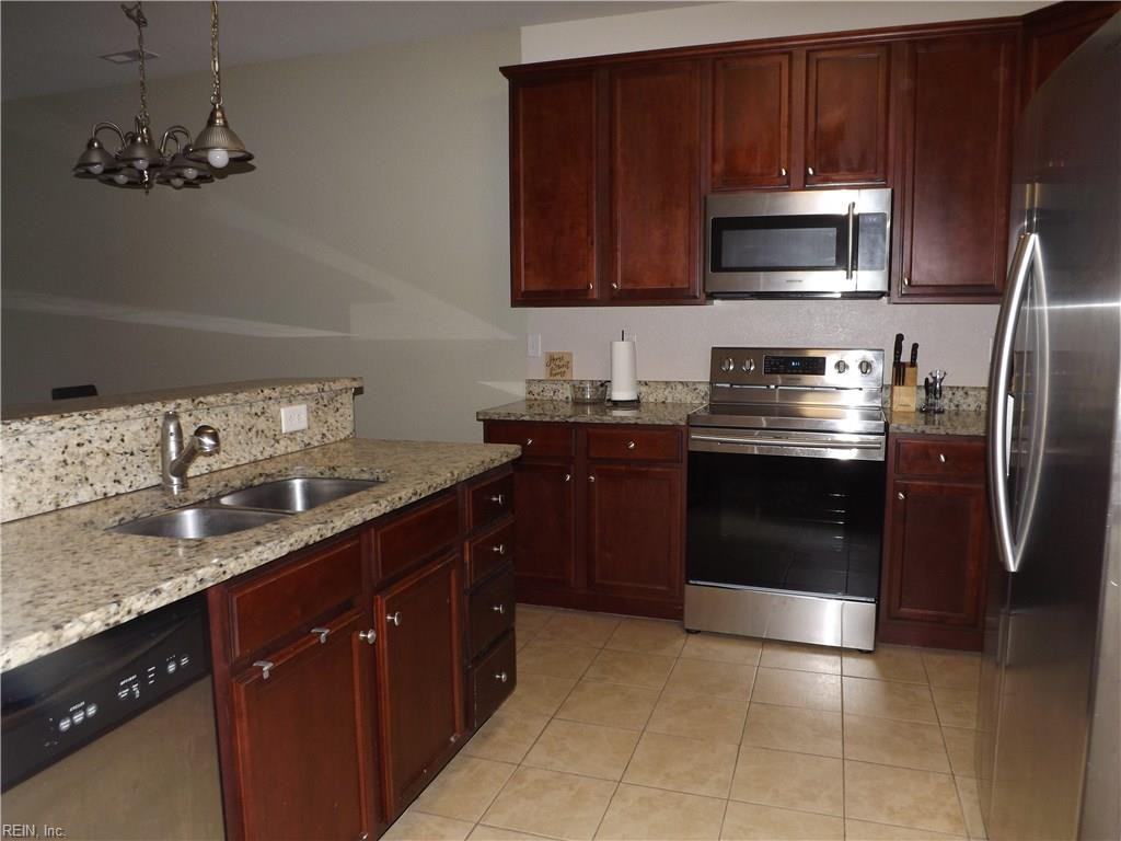 901 Pecan Point Rd - Photo 2 of 20