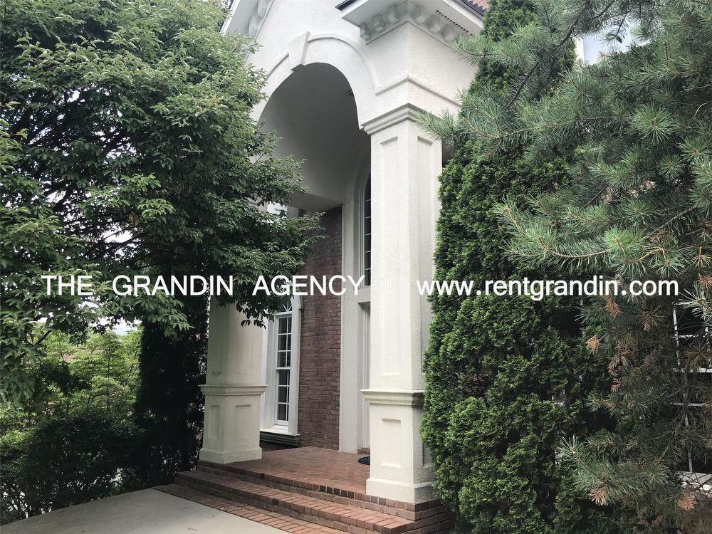 885 Highland Dr - Photo 3 of 39