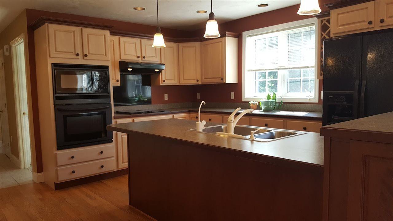 33 Marblehead Rd - Photo 3 of 18