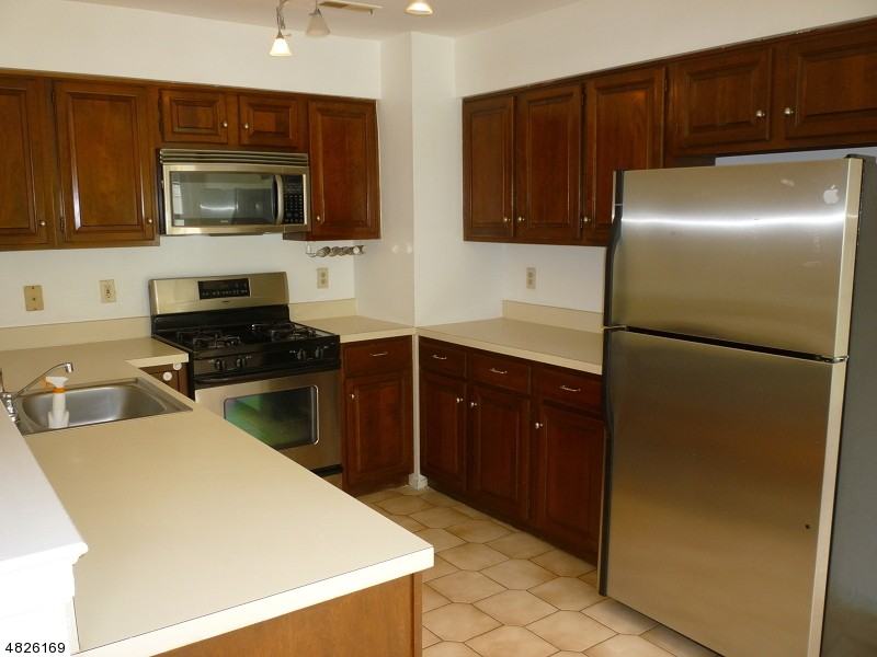 86 Laurelwood Ct - Photo 2 of 23