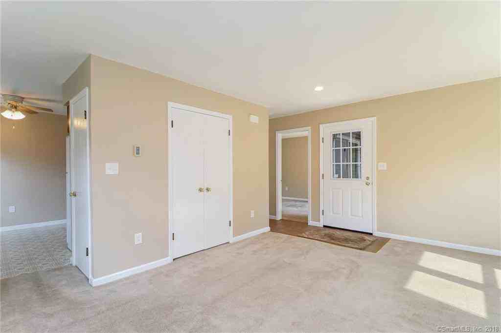 33 Upper Valley Dr - Photo 3 of 29