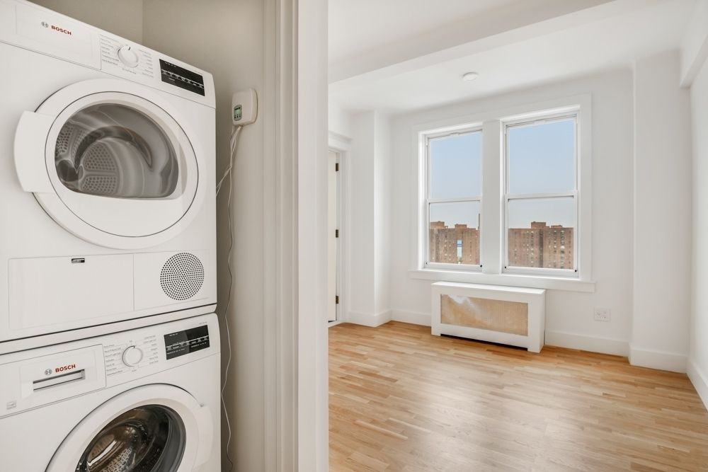 301 E 47th St #15G - Photo 2 of 5