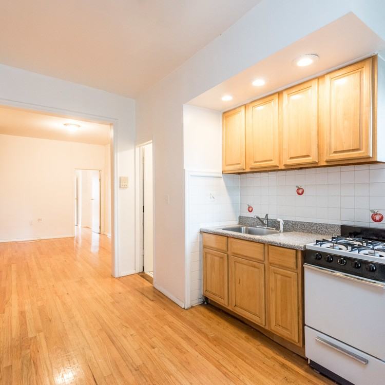 215 Franklin Street #2r