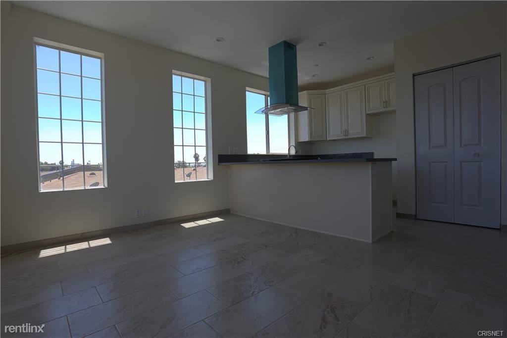 953 N Normandie Ave #204