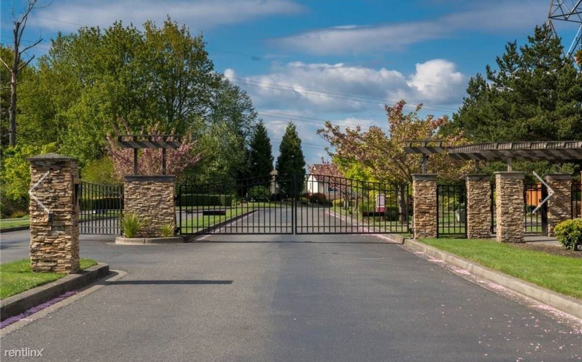 825 Harrington Pl SE - Photo 2 of 10