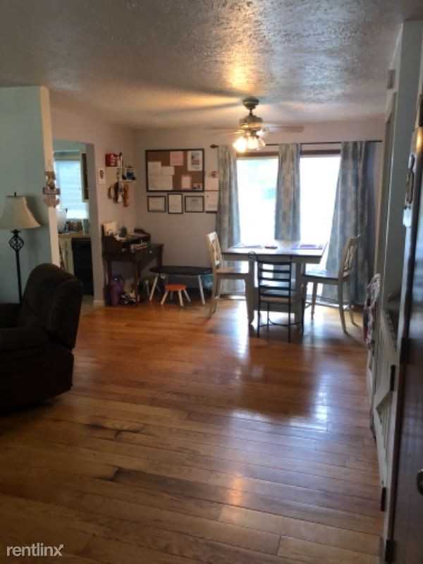 1007 Sandy Ln - Photo 3 of 11