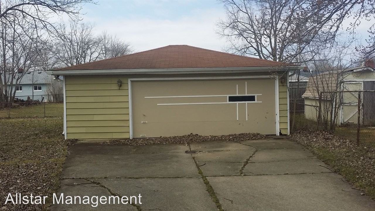 6574 Burton Dr - Photo 3 of 10