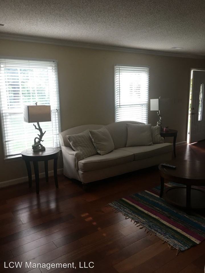 2885 Beckwood Dr - Photo 3 of 22