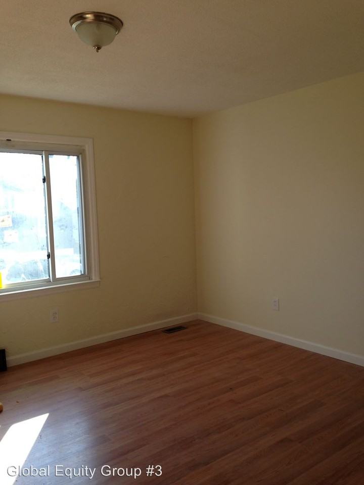 138 Ardsley Ave - Photo 3 of 8