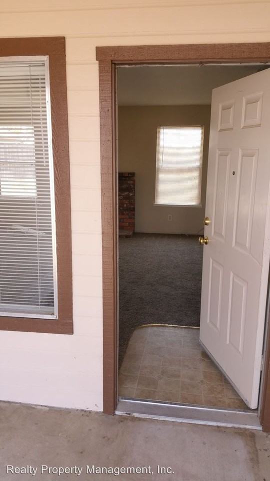 2637 Yerba St - Photo 3 of 35