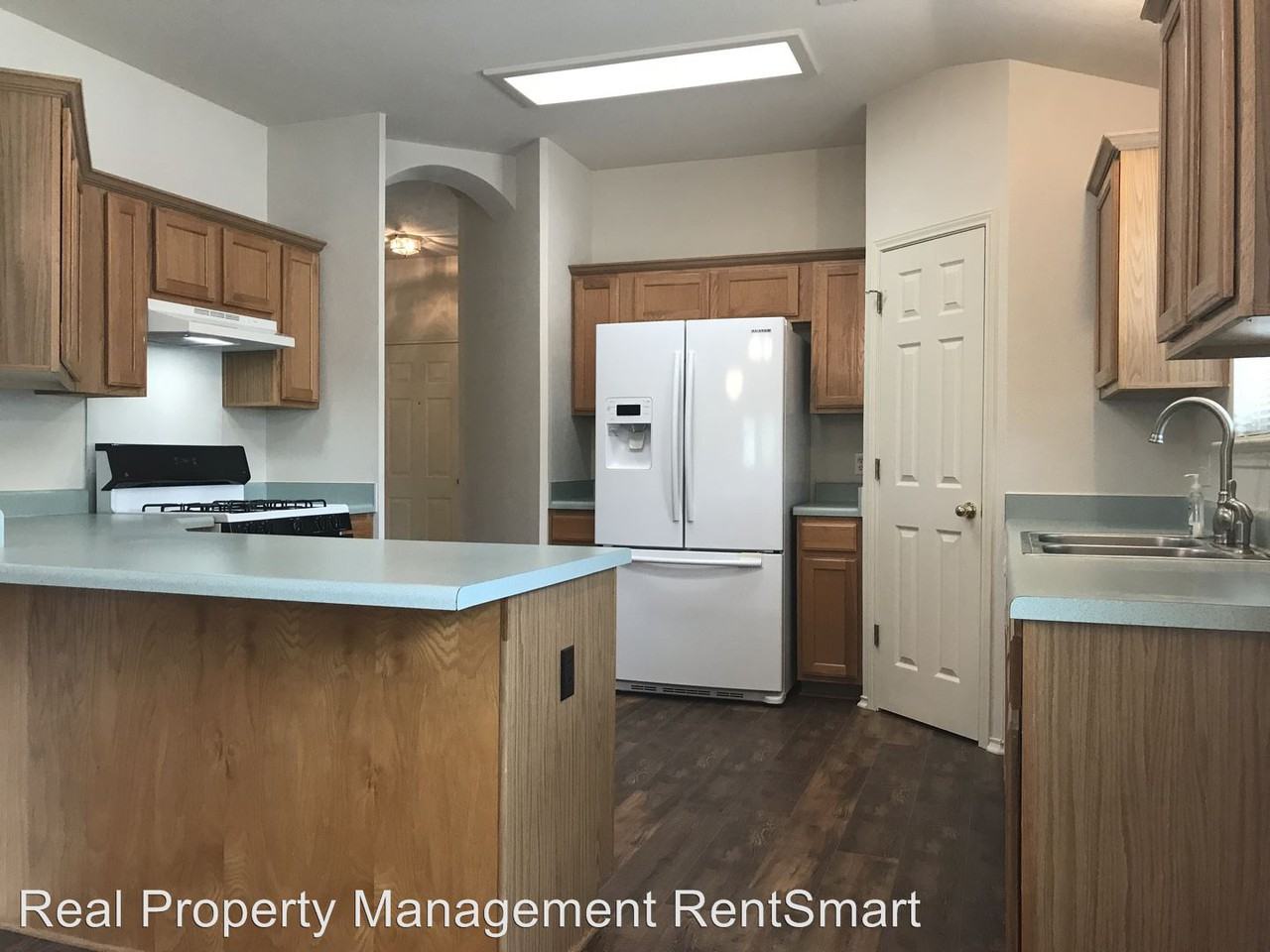 1309 Lochaline Loop - Photo 3 of 33